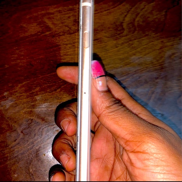 iPhone 8 for sale unlocked no cracks works perfectly fine color rose gold - Picture 2 of 4